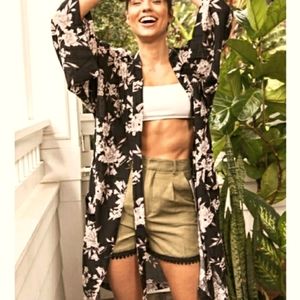 💖💖 Spiritual Gangster Tie-front Black & Gray Floral Kimono with Pockets